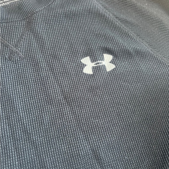 Small under armour shirt - Picture 2 of 3